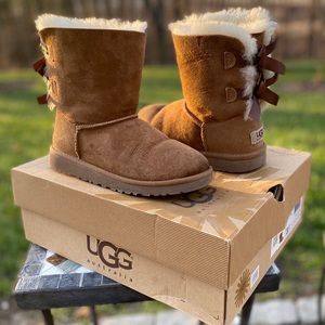 EUC • UGG K Bailey Bow Boot